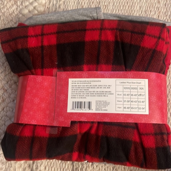 2 Piece Holiday Pajamas set . 2X - Picture 3 of 6
